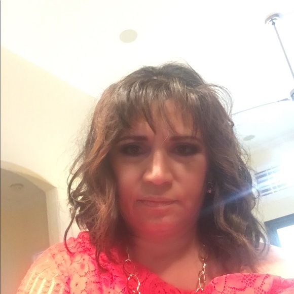 Meet your Posher, Laura - Picture 1 of 1